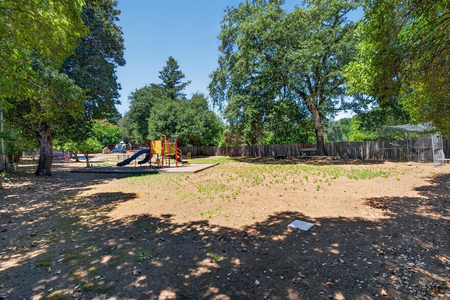 More Photos Of 530 N Cloverdale Blvd, Cloverdale Specialty For Sale