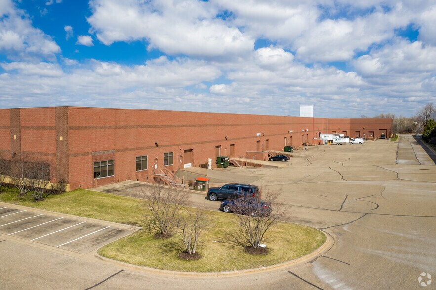 More Photos Of 3890 Pheasant Ridge Dr NE, Blaine Warehouse For Lease