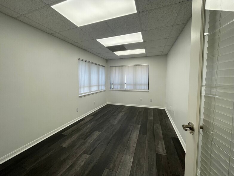 More Photos Of 12520 World Plaza Ln, Fort Myers Medical For Lease