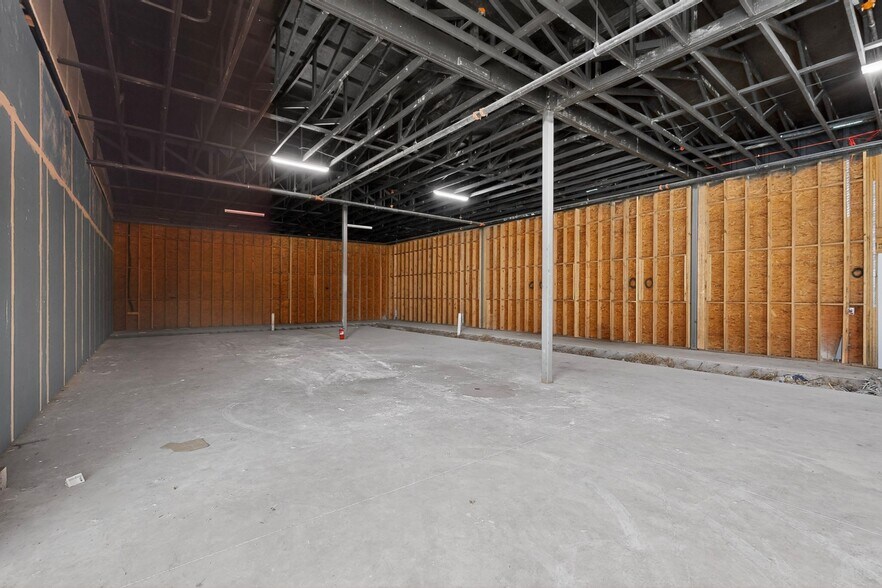 More Photos Of 325 N Saginaw Blvd, Saginaw Storefront Retail Office For Lease