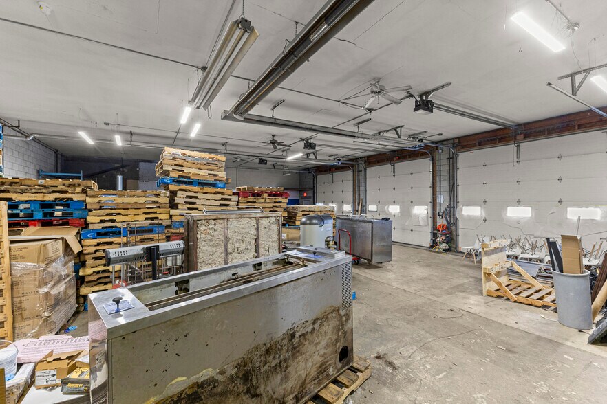More Photos Of 26289 W Eight Mile Rd, Redford Township Manufacturing For Lease