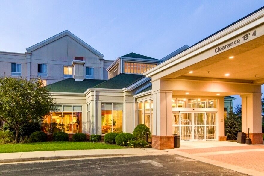 More Photos Of 455 Riverstone Pky, Kankakee Hotel For Sale