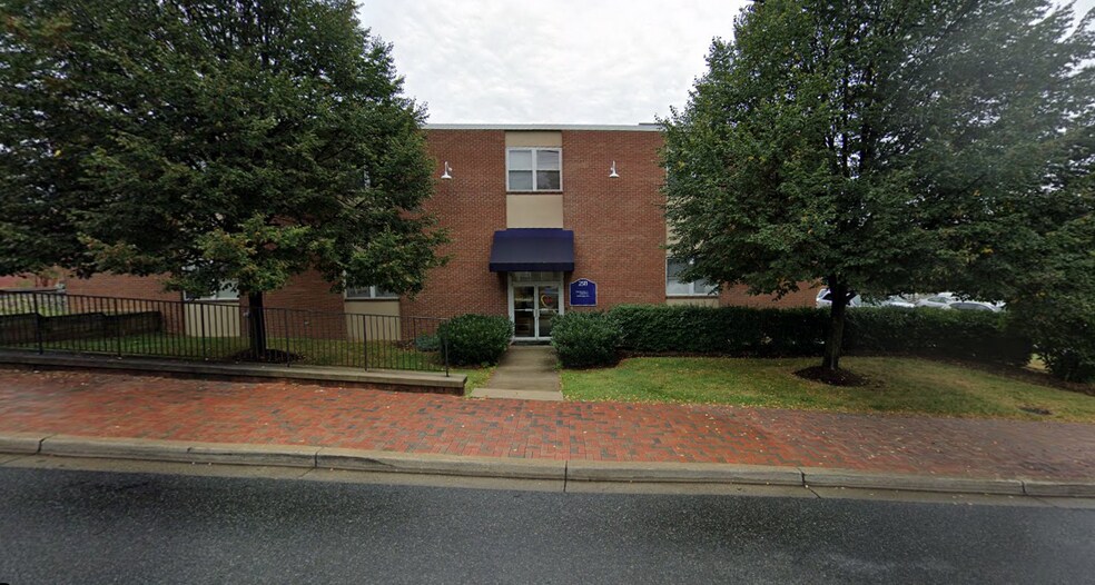 More Photos Of 25 Chestnut St, Gaithersburg Warehouse For Sale
