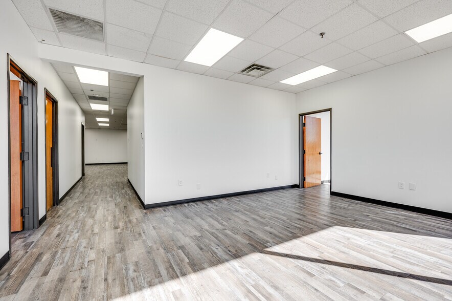 More Photos Of 13435 Jupiter Rd, Dallas Distribution For Lease