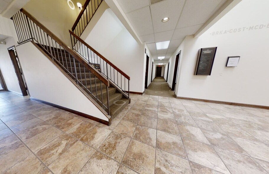 More Photos Of 101 N Virginia St, Crystal Lake Medical For Lease