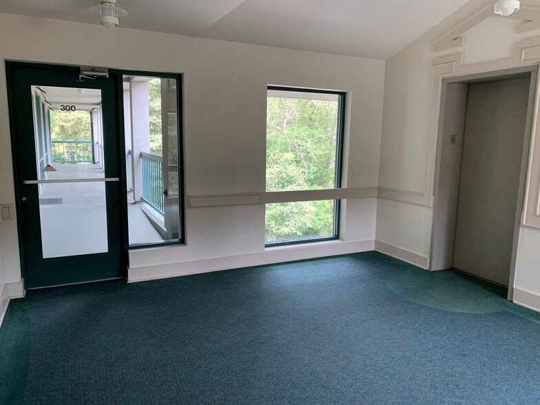 More Photos Of 10634 E Riverside Dr, Bothell Office For Lease
