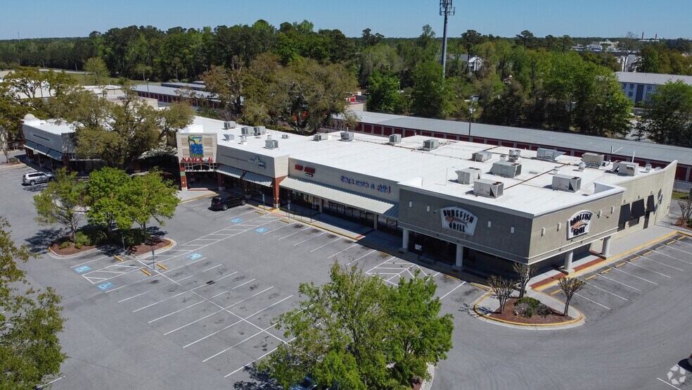 More Photos Of 4719 New Centre Dr, Wilmington General Retail For Lease