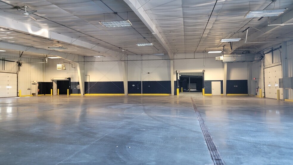 More Photos Of 10610 Washington Ave, Marshfield Warehouse For Lease