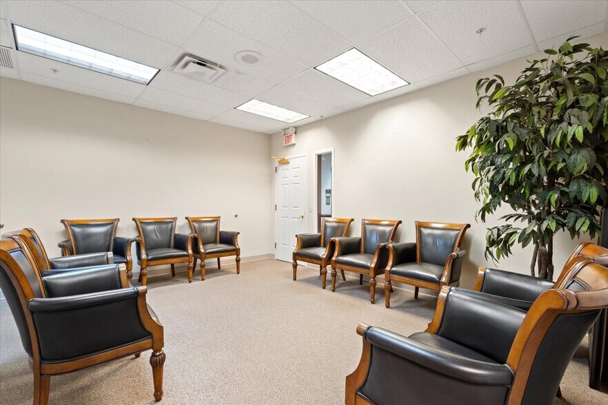 More Photos Of 912 Northwest Hwy, Fox River Grove Medical For Sale