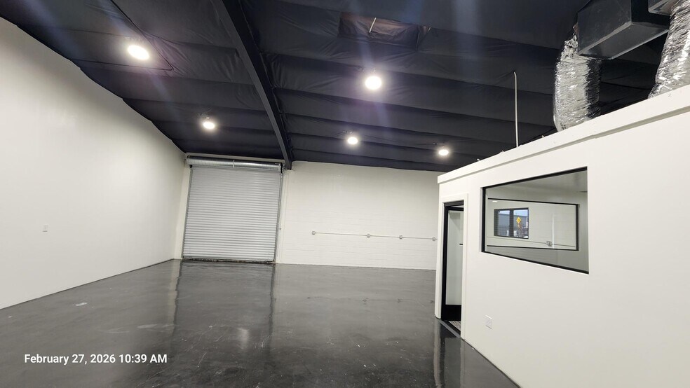 More Photos Of 1119-1121 Brookhaven Dr, Clovis Warehouse For Lease