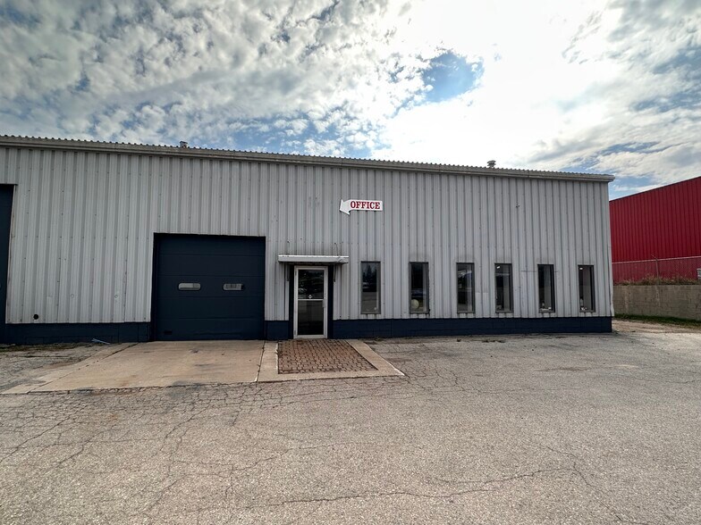 More Photos Of 3945 S Blue Star Dr, Traverse City Service For Lease