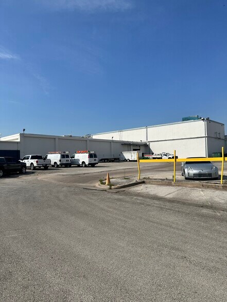 More Photos Of 812 E 9th St, Fort Worth Distribution For Lease