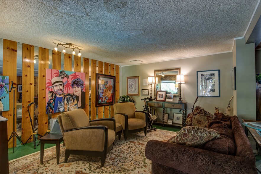 More Photos Of 13383 Sierra Way, Kernville Hotel For Sale