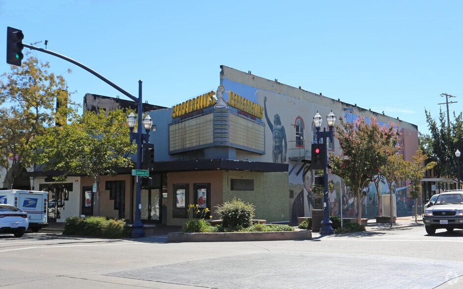 More Photos Of 835-837 Texas St, Fairfield Storefront For Lease