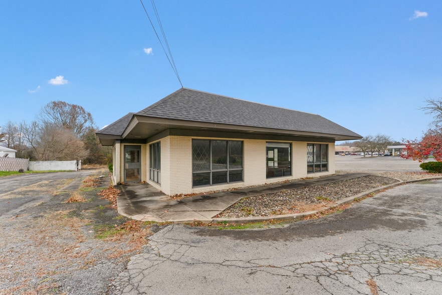 More Photos Of 4241 Kirk Rd, Austintown Office For Sale