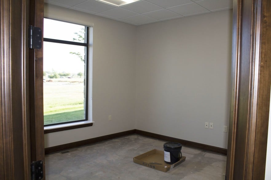 More Photos Of 2513 S Kelly Ave, Edmond Office For Lease