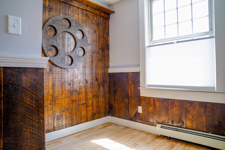 More Photos Of 123 Union Sq, Milford Restaurant For Sale