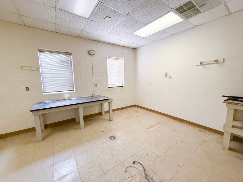 More Photos Of 1901 Carter St, Pampa Office For Sale