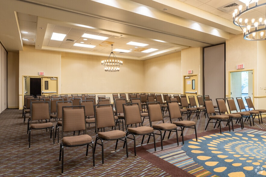 More Photos Of 6921 S Lindbergh Blvd, Saint Louis Hotel For Sale