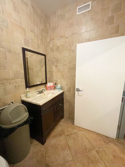 More Photos Of 2639 Lavery Ct, Newbury Park Warehouse For Lease