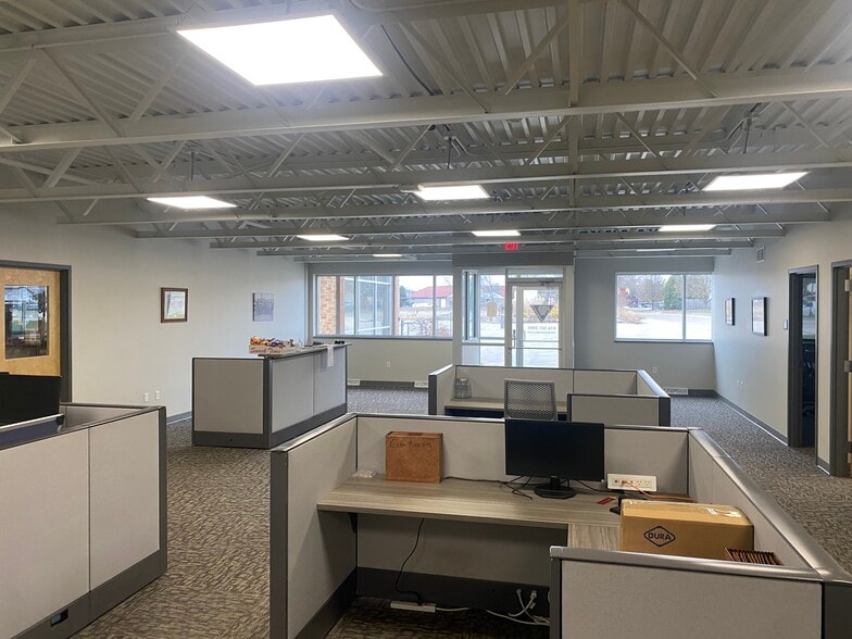 More Photos Of 5311 Plainfield Ave NE, Grand Rapids Manufacturing For Lease