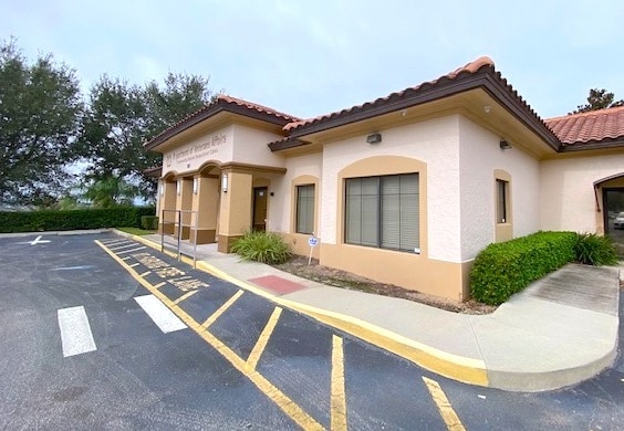 More Photos Of 805 Oakley Seaver Dr, Clermont Medical For Lease