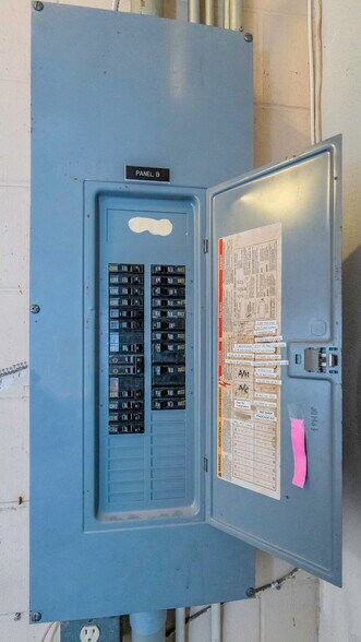 More Photos Of 565 Frederica Ln, Dunedin Warehouse For Lease