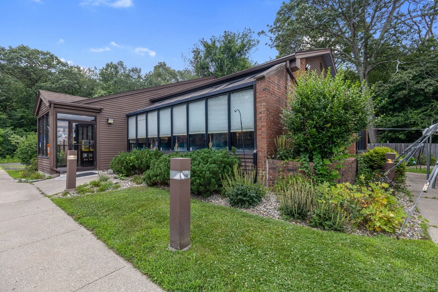 More Photos Of 7 Independence Dr, Marlborough Freestanding For Sale