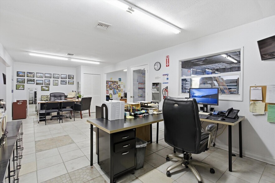 More Photos Of 22790 S Dixie Hwy, Miami Showroom For Lease