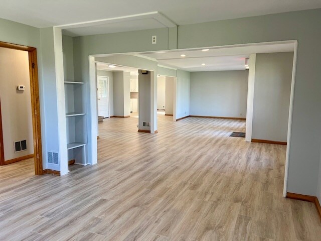 More Photos Of 658 N Broadway, Portland Storefront Retail Office For Sale