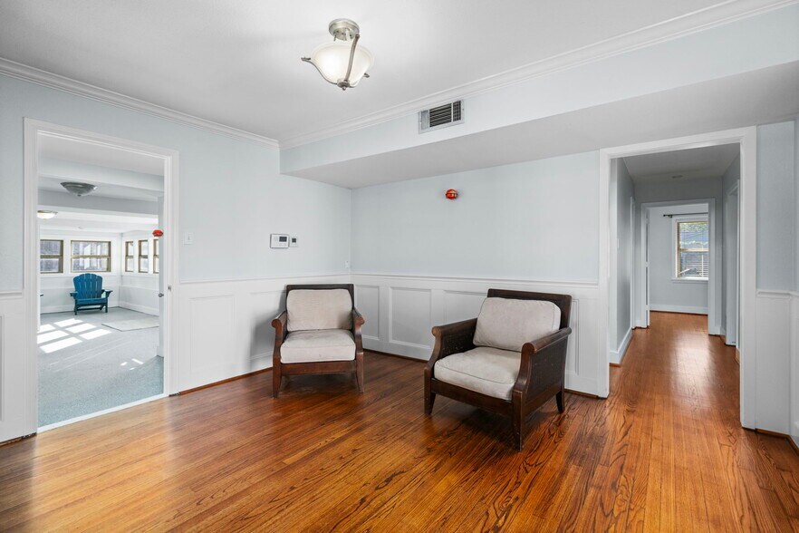 More Photos Of 1723 Campbell Rd, Houston Office Residential For Lease