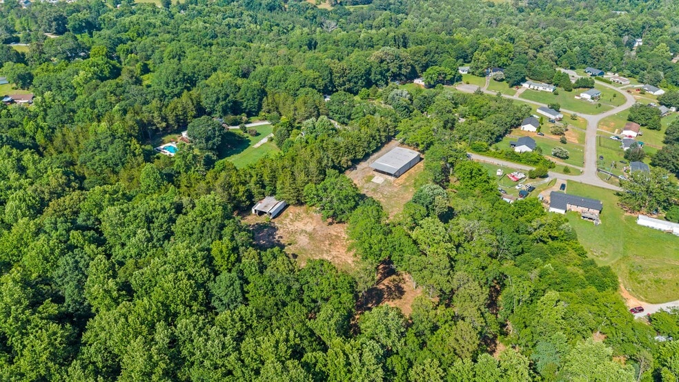 More Photos Of 533 Crest Dr, Easley Industrial For Sale