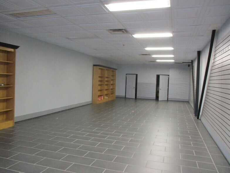 More Photos Of 1400 Walter Reed Rd, Fayetteville Unknown For Lease
