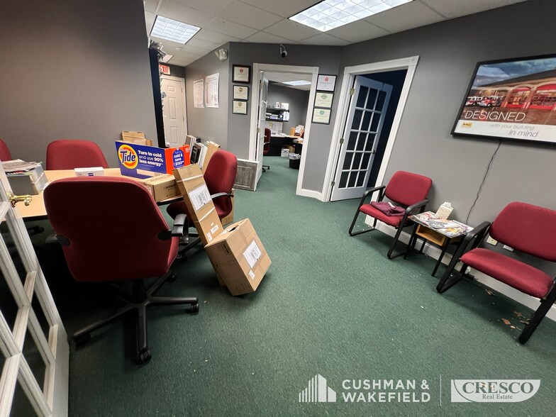 More Photos Of 33420-33442 Liberty Pky, North Ridgeville Light Distribution For Sale