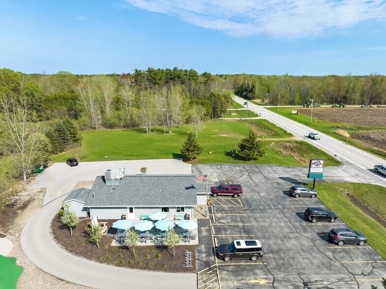 More Photos Of 2630 School Ln, Suamico Restaurant For Sale
