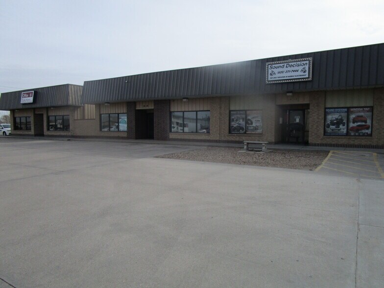 More Photos Of 1008-1016 W Mary St, Garden City General Retail For Lease