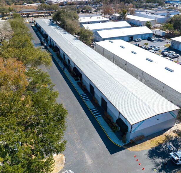 More Photos Of 1720 N Goldenrod Rd, Orlando Showroom For Lease