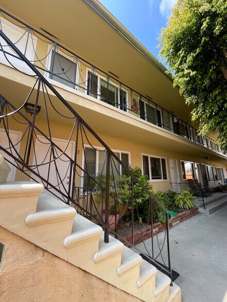 More Photos Of 1307 15th St, Santa Monica Apartments For Sale