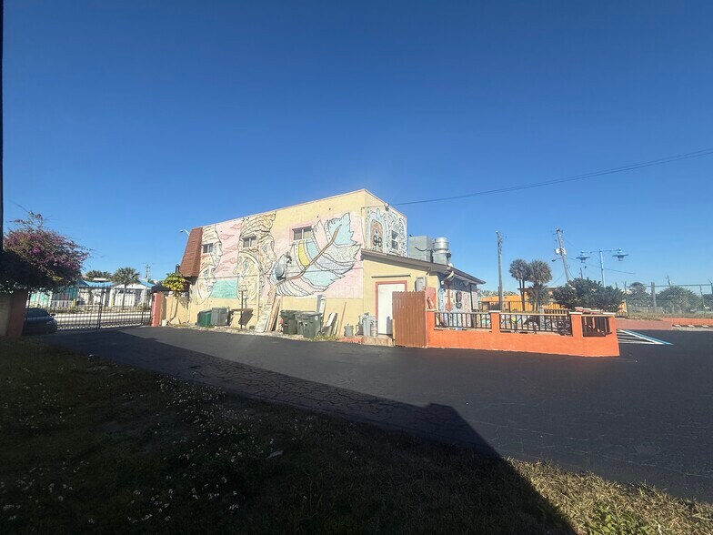 More Photos Of 336 E International Speedway Blvd, Daytona Beach Restaurant For Sale