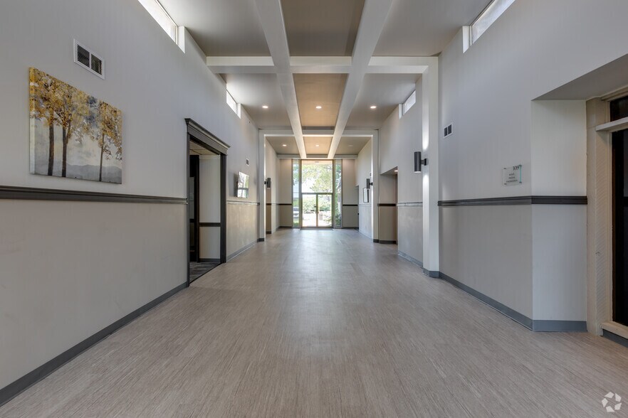 More Photos Of 4815-4821 S Sheridan Rd, Tulsa Unknown For Lease