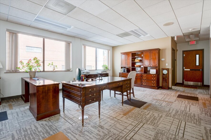 More Photos Of 100 W Antietam St, Hagerstown Office For Lease