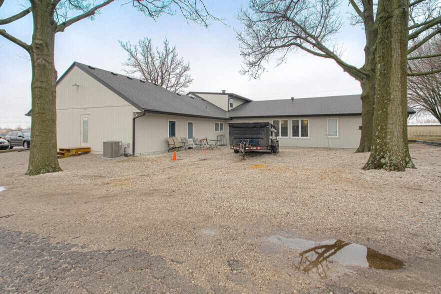 More Photos Of 1600 SW Market St, Lee's Summit Office For Sale
