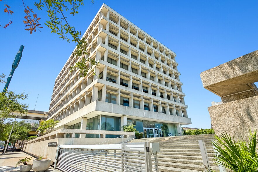 More Photos Of 1055 Saint Charles Ave, New Orleans Office Residential For Sale