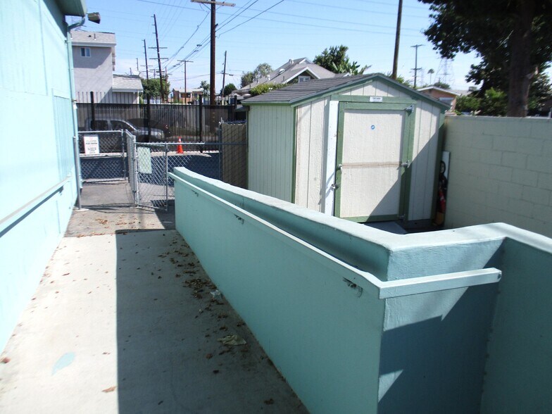 More Photos Of 9900-9904 S Central Ave, Los Angeles Schools For Lease