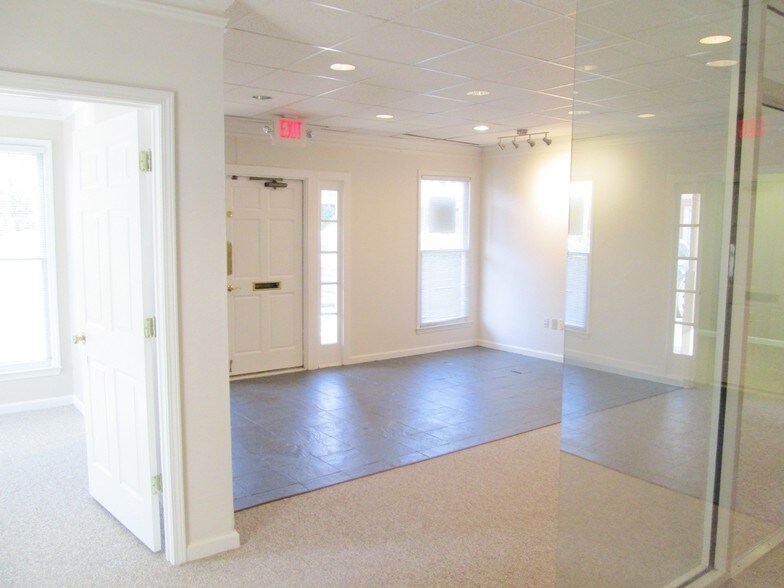 More Photos Of 3867 Holcomb Bridge Rd, Peachtree Corners Office For Lease