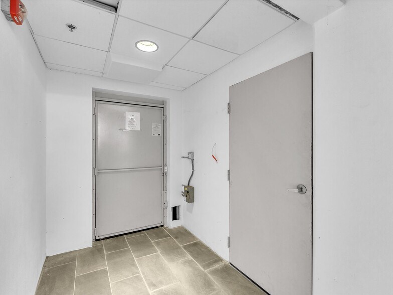 More Photos Of 10855 NW 27th St, Doral Warehouse For Lease