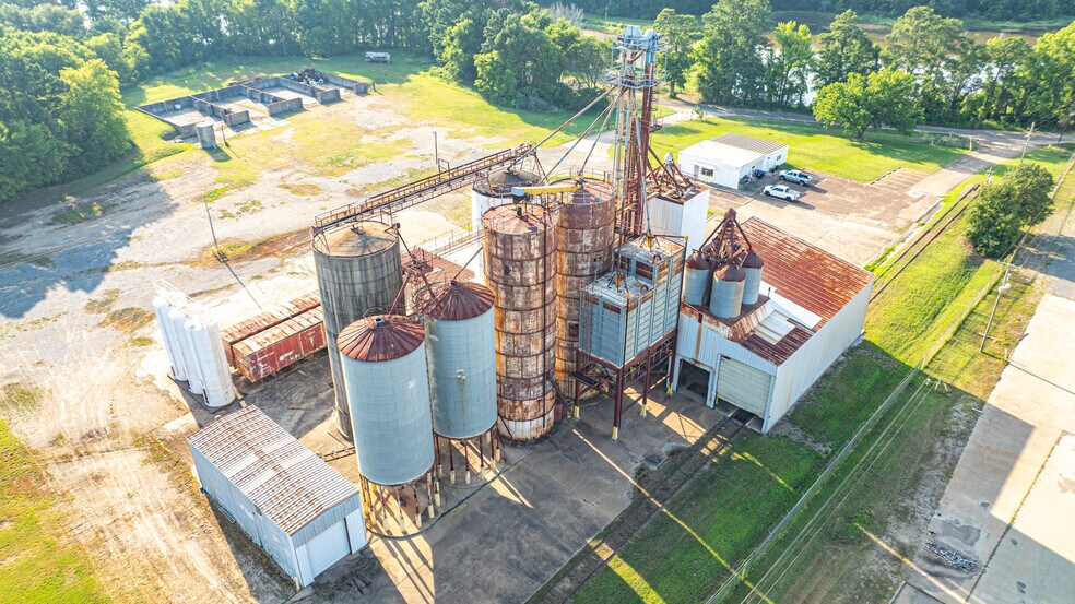 More Photos Of 220 Progress Blvd, Longview Warehouse For Lease