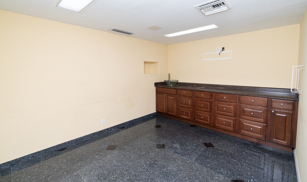 More Photos Of 441 S Federal Hwy, Deerfield Beach Medical For Sale
