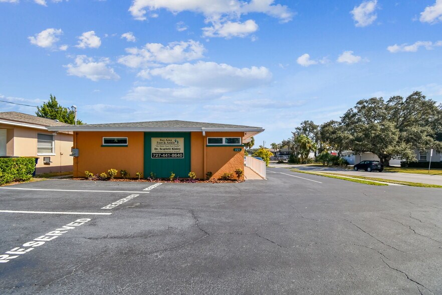 More Photos Of 321 S Lincoln Ave, Clearwater Medical For Sale