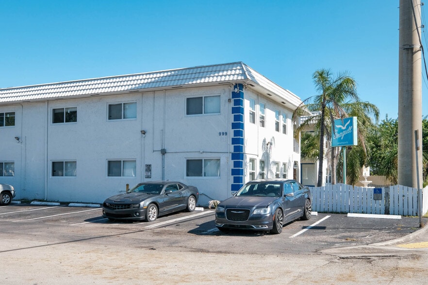 More Photos Of 999 W Prospect Rd, Oakland Park Apartments For Sale